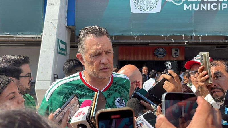 Mauricio Kuri pide no politizar aparición de mantas contra políticos  