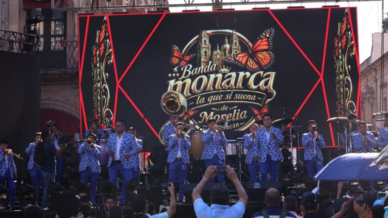 Banda Monarca enciende el arranque del concierto de aniversario de Morelia  