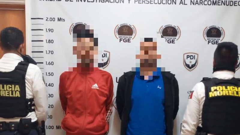 Presentan ante la FGE a dos hombres que estarían implicados en el homicidio de un agente de la Policía Morelia 