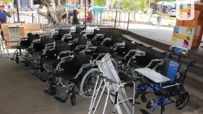 Benefician a personas con discapacidad en Hidalgo con entrega de aparatos de movilidad 