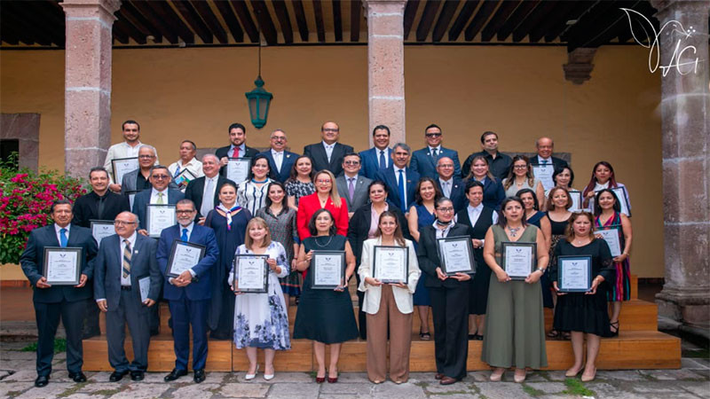 Recibe el nicolaita Jorge Álvarez Banderas el Reconocimiento al Mérito a la Excelencia Educativa 2026 
