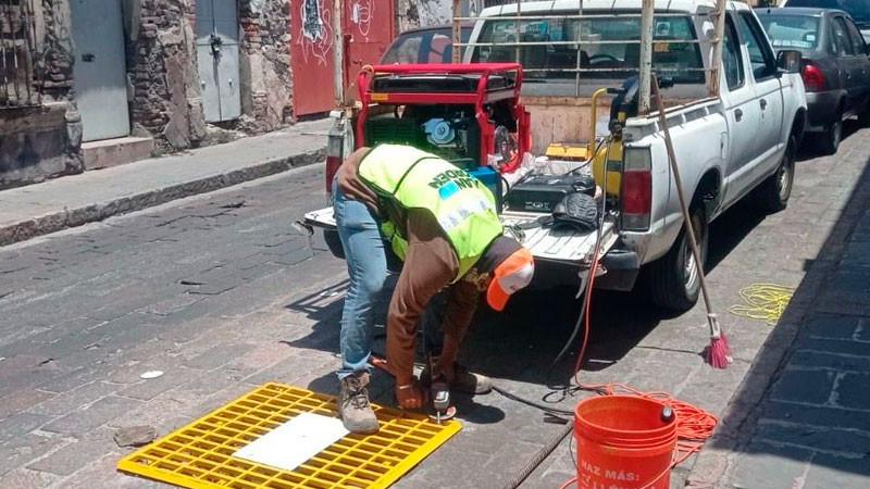 Colocarán rejillas para evitar riegos en registros abiertos y accidentes en la ciudad de Querétaro 