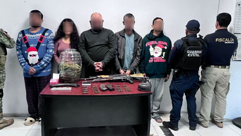 Tras operativo interinstitucional en Tancítaro, Michoacán, detienen y aseguran 2 armas 