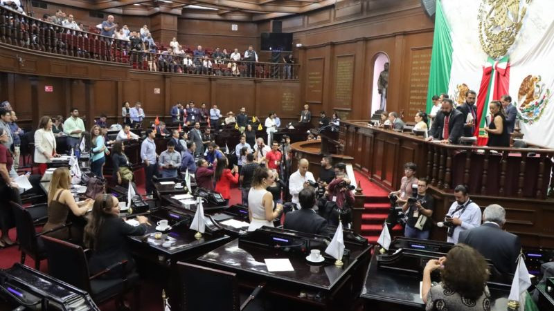 Congreso del Estado prohíbe a escuelas condicionar adquisición de uniformes, útiles o materiales educativos 