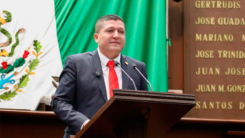  Presenta Vicente Gómez inciativa para fortalecer la educación digital en Michoacán 