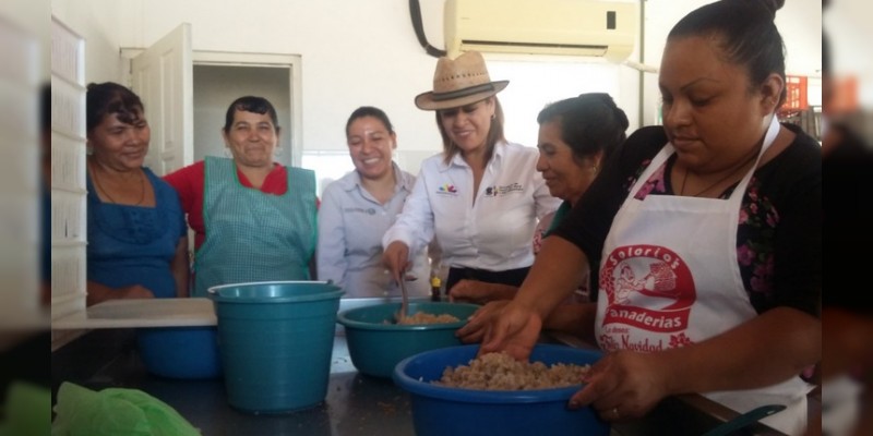 Brinda Sedrua asistencia técnica a familias de pescadores  