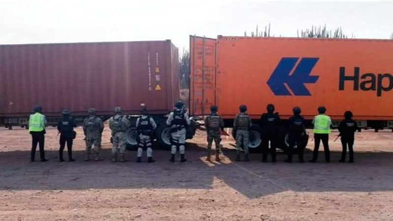 Recuperan en Arteaga, Michoacán dos contenedores con reporte de robo 