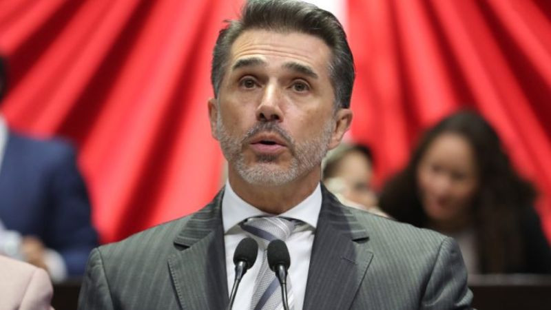 Afirma Sergio Mayer que su salida de Morena fue por presión de otros grupos 
