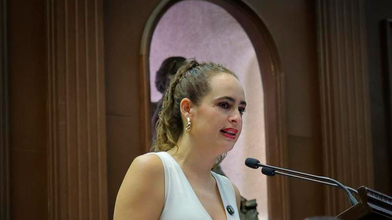 Celebra Sandra Ruiz aprobación de dictamen para la dignificación de la menstruación en Michoacán 
