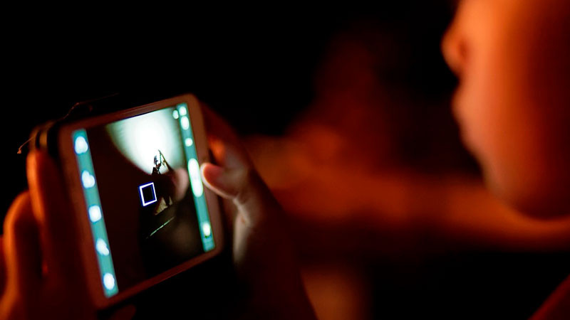 CDMX avala reforma para regular uso de celulares en escuelas 