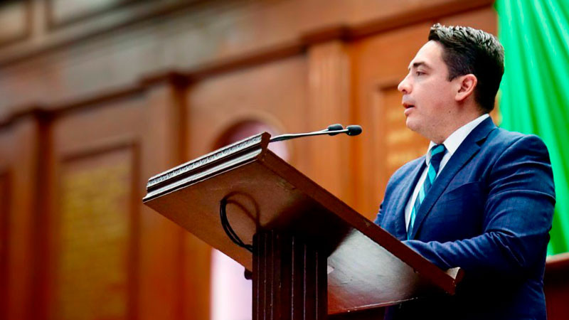 Iván Vera presenta iniciativa para proteger derechos de niñas y niños con padres privados de la libertad 