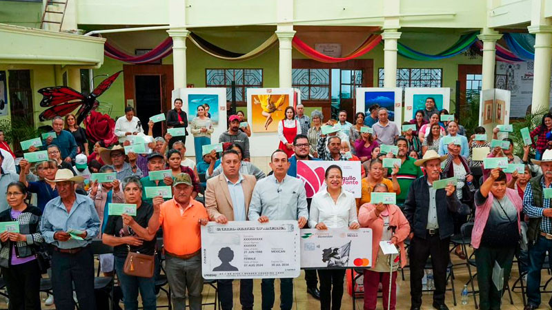 Semigrante entrega 58 visas y tarjetas Orgullo Migrante en Ciudad Hidalgo 