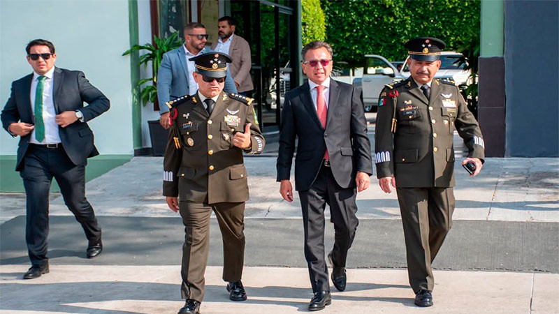 Acompaña Pablo Lemus a Santos Gerardo Soto a la toma protesta como titular de la 15/a. Zona Militar 
