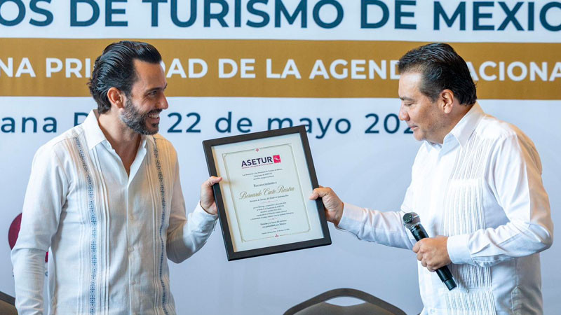 Roberto Monroy rinde protesta como nuevo presidente de Asetur México 