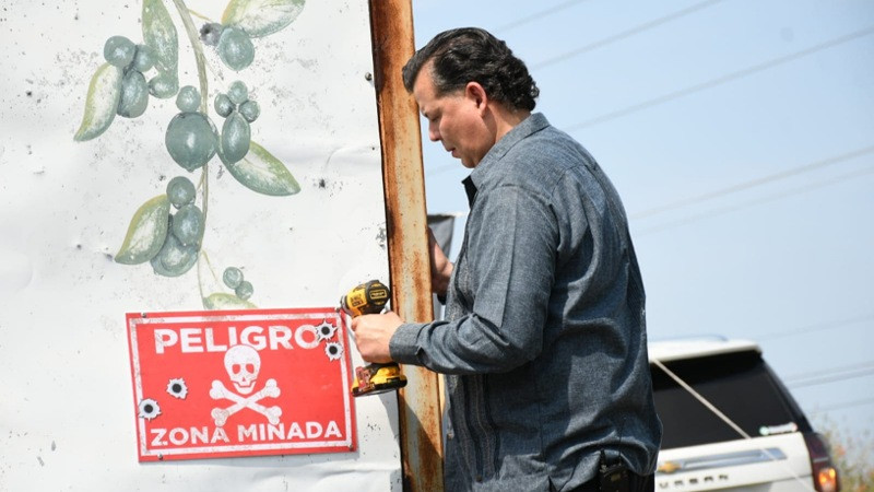 Otra vez la indolencia del gobierno mata a dos inocentes al explotar una mina en Apatzingán 