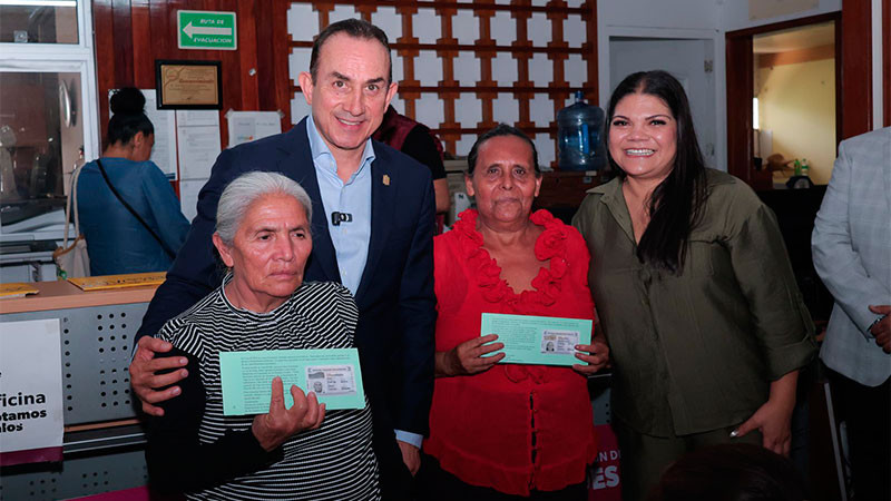 Semigrante entrega visas a adultos mayores en región Morelia 