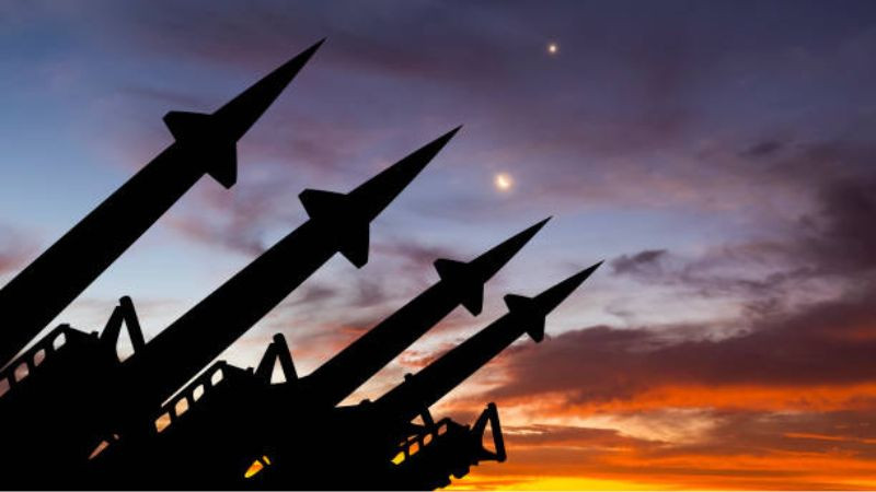 Estados Unidos ataca objetivos militares iraníes tras incidente en el estrecho de Ormuz 