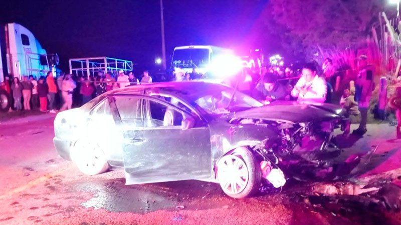 Choque en Hidalgo, Michoacán deja un muerto y dos heridos 