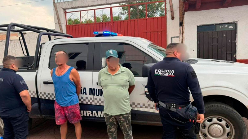 En Huiramba, Michoacán detienen a dos presuntos policías con un auto robado 