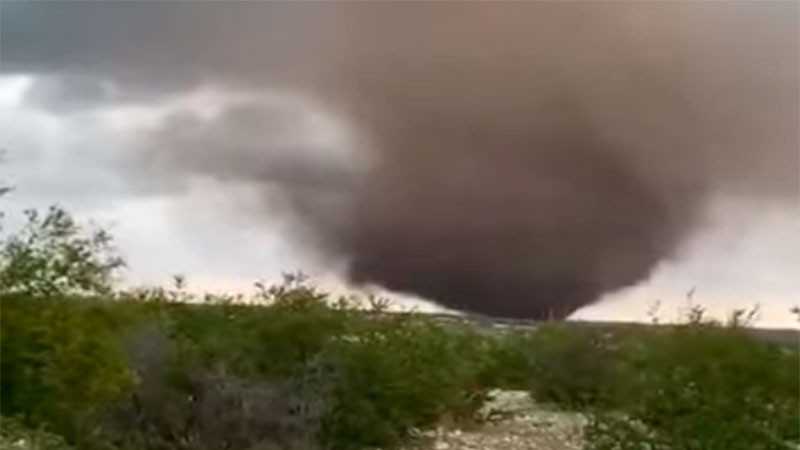 Aparece tornado en Coahuila y provoca alerta en la población 