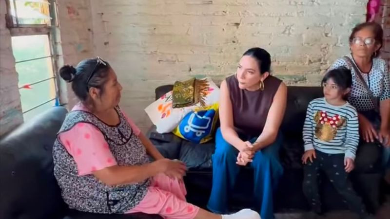 Adriana Campos mantiene apoyo directo y cercano con familias de Jacona 