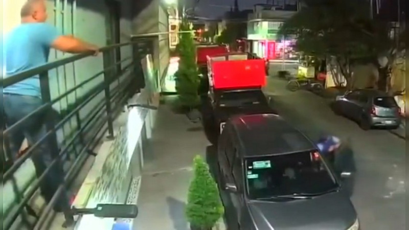 Vecinos frustran asalto a ladrillazos en Nezahualcóyotl, Estado de México; delincuente disparó contra vivienda 