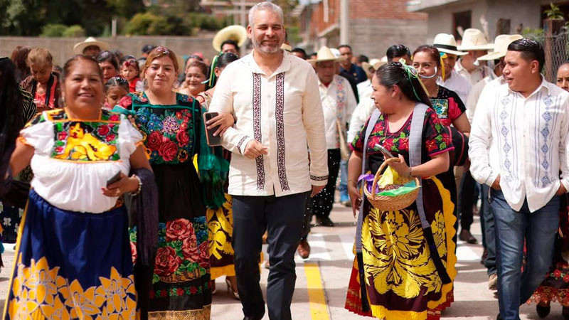 Comunidades indígenas con autogobierno ya cuentan con 22 Centros Libre: Bedolla 