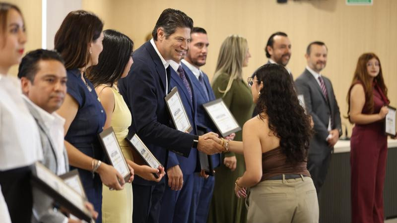 Ayuntamiento de Morelia entrega Condecoración al Mérito Juvenil 2026 