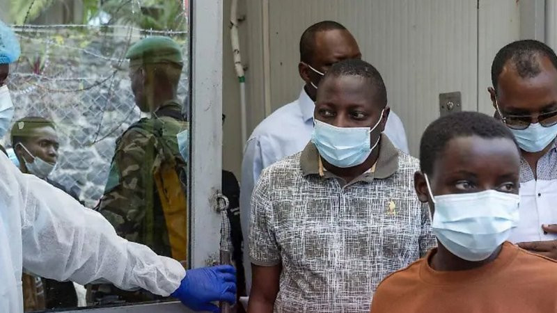 Epidemia de ébola deja 238 muertes sospechosas en Congo; Uganda cierra frontera por riesgo sanitario 
