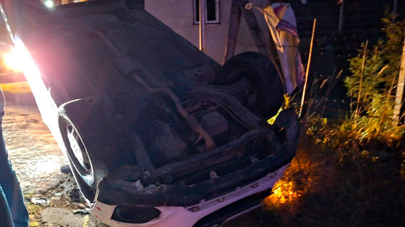 Volcadura en Zitácuaro, Michoacán deja un herido 