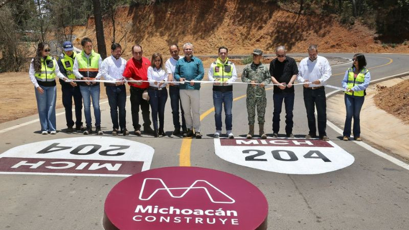 Nueva carretera Aguililla-Dos Aguas reactivará la economía en la Sierra de Michoacán 