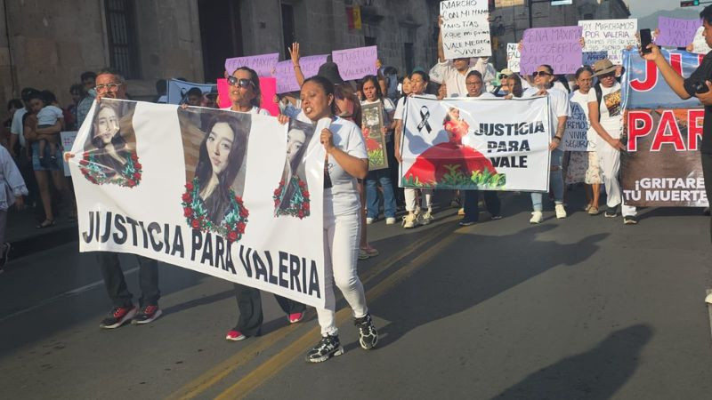 Exigen justicia para Valeria durante marcha en Morelia 