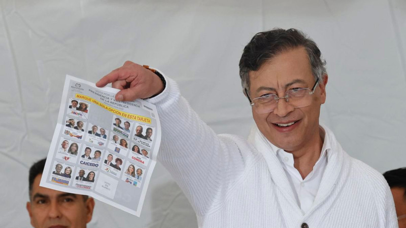 Presidente de Colombia desconoce resultado de votaciones presidenciales y enciende alarmas democráticas 
