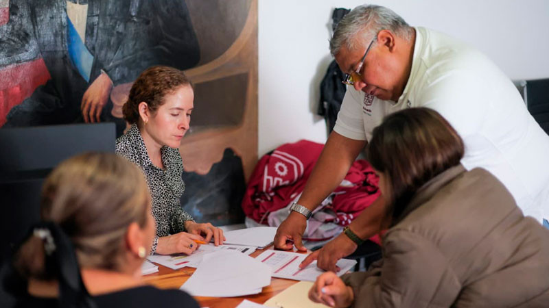 Semigrante evalúa propuestas de emprendimiento del programa Sueño Michoacano 