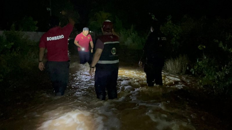 Lluvias provocan inundaciones en comunidades de Campeche; familias son evacuadas a refugios 