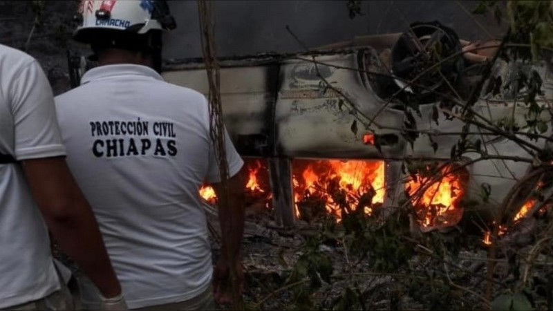 Mueren calcinados tres maestros del Cobach en trágico accidente en Cintalapa, Chiapas 