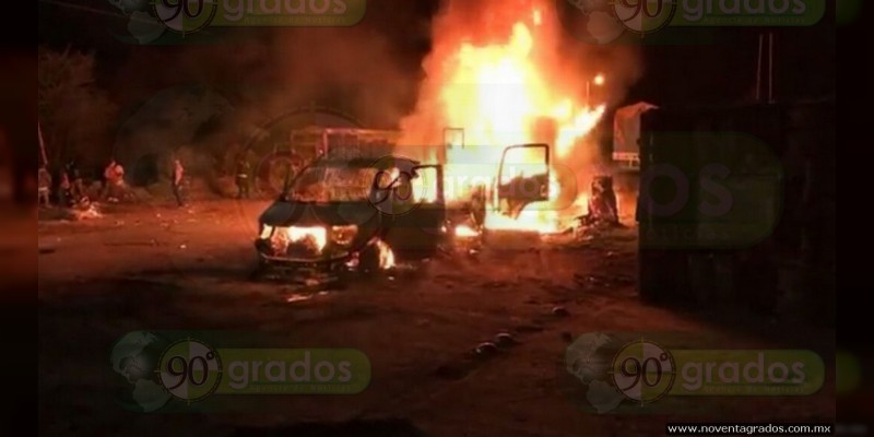 Secuestran vehículos y los incendian para exigir trabajo, en Nahuatzen - Foto 0 