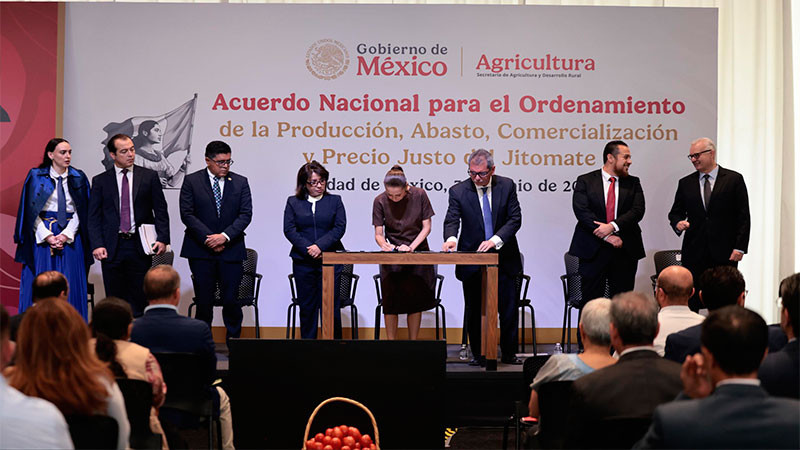 Gobierno federal busca estabilizar precio del jitomate con acuerdo entre productores y comerciantes 