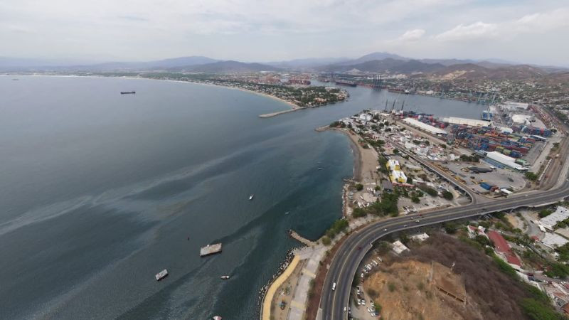 Pemex participa en investigación por mancha aceitosa detectada en la Bahía de Manzanillo 