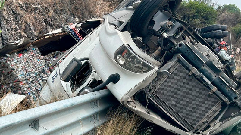 Fatal volcadura en el libramiento Norponiente de Querétaro 
