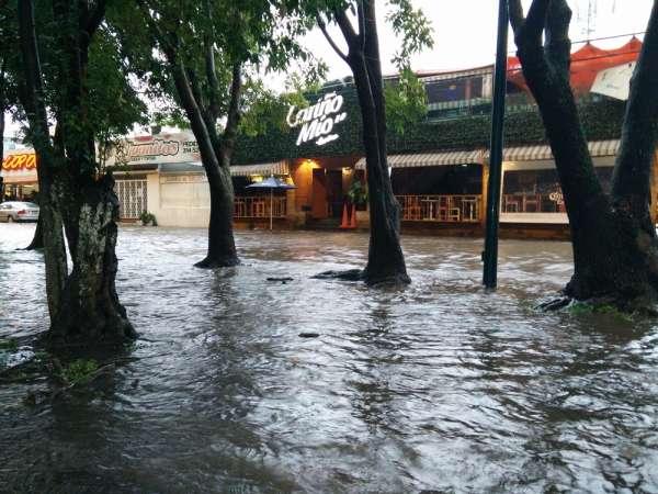 Lluvia y granizada en Morelia ocasionan afectaciones - Foto 0 