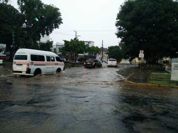 Lluvia y granizada en Morelia ocasionan afectaciones