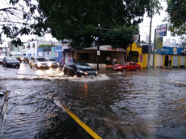 Lluvia y granizada en Morelia ocasionan afectaciones