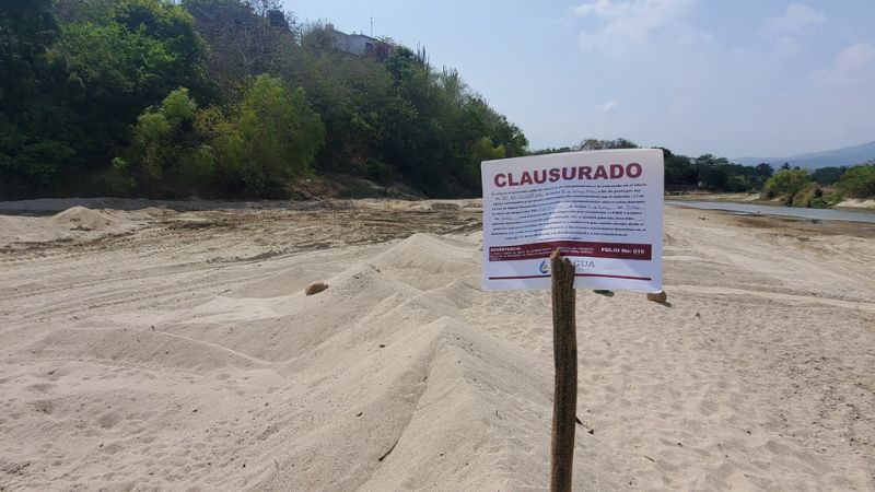 Conagua clausura banco ilegal de material pétreo y asegura maquinaria en Oaxaca 