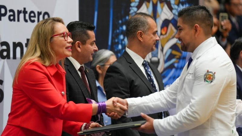 A poner sus conocimientos al servicio de las personas que más lo necesitan, convoca Yarabí Ávila a egresadas y egresados como médicos cirujanos 