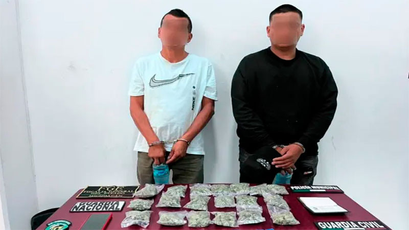 En Uruapan, Michoacán, detienen a dos sujetos en posesión de sustancias ilícitas  