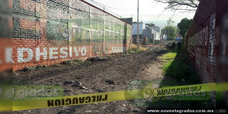 Encobijado hallan un cadáver decapitado en Zamora, Michoacán - Foto 1 