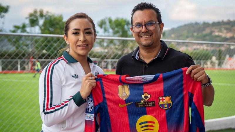 Entrega Grecia Aguilar uniformes deportivos y refrenda su compromiso con las causas ciudadanas 