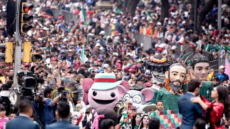 Aficionados mexicanos logran en CDMX la ola más grande registrada 