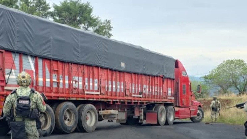 Se registran enfrentamientos y bloqueos carreteros en Cotija, Michoacán 
